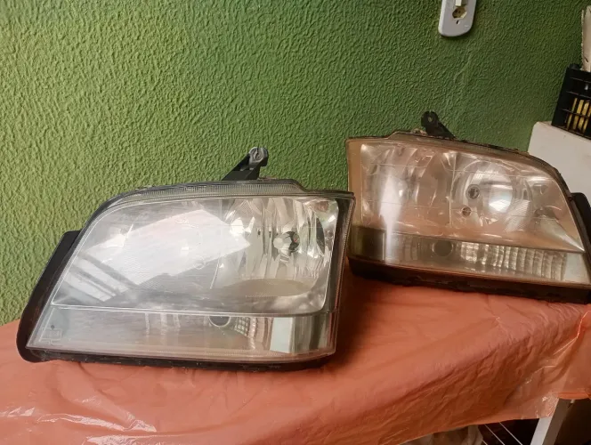 Vendo par de faróis de caminhonete S10-2005 - Pitbull 