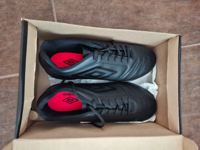 Chuteira Umbro