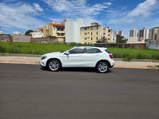 Mercedes-Benz GLA 200 Adv. 1.6/1.6 TB 16V Flex Aut. 2015