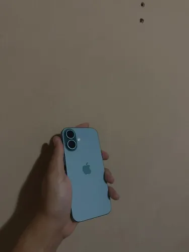 iPhone 16 