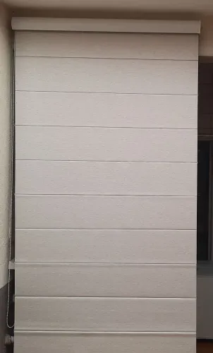 Duas cortinas persiana bloqueadora de luz 