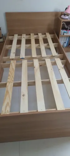 Cama solteiro com nichos MDF moderna madeirado cor freijó