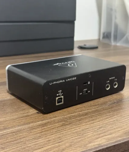 Interface De Áudio Behringer U-phoria Umc22 Midas Usb