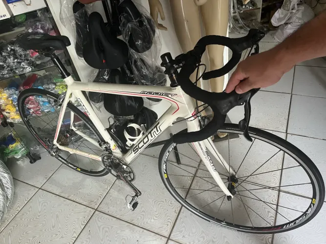 Bicicleta Scott Addict R4 