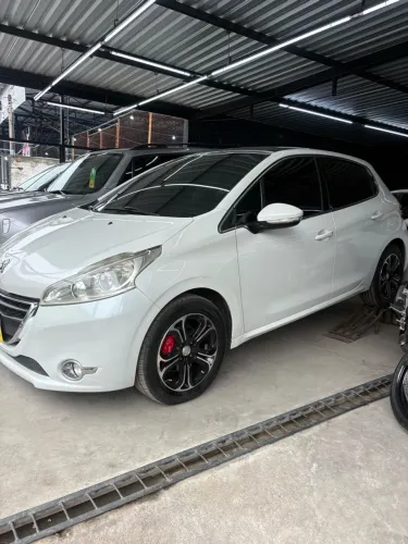 Peugeot 208 Griffe 1.6 Flex 16V 5P Aut. 2014