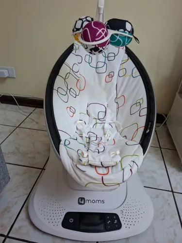 Cadeira de balanço automática 4 Moms Mamaroo 4