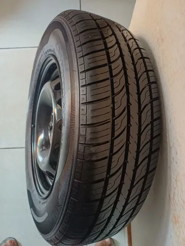 Aro 14 original Fiat com pneu magnum 185-70-14 Novo
