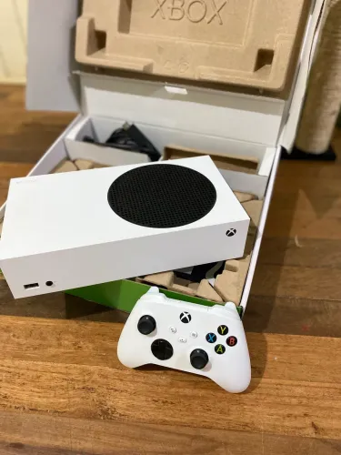 XBOX SERIES S 512GB + 2 CONTROLES