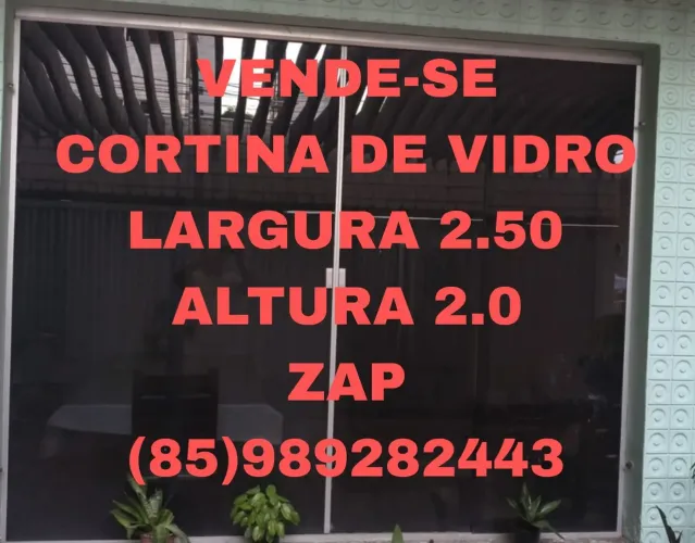 VENDE-SE uma cortina de vidro em perfeito estado pouco tempo de uso