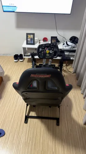Cockipt extreme com volante thrustmaster t300