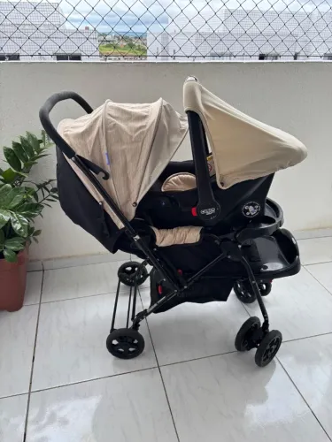 Carrinho de bebê + bebê conforto