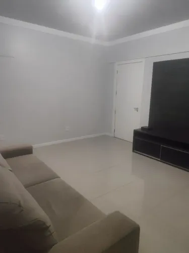 Aluga-se apartamento semimobiliado