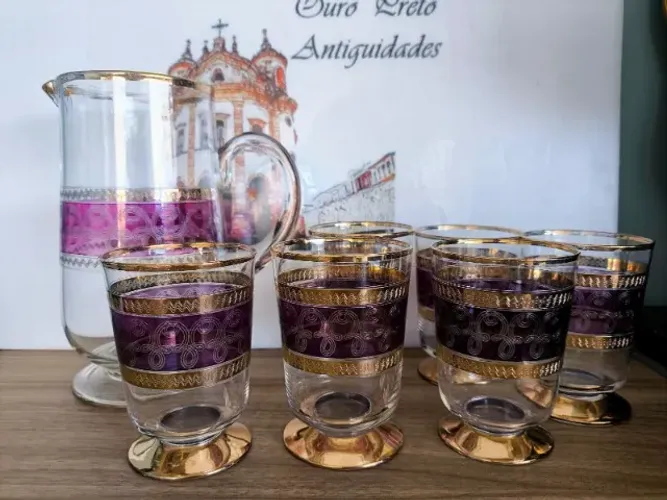antigo conjunto de jarra suqueira e seis copos com delicada lapidação e douração