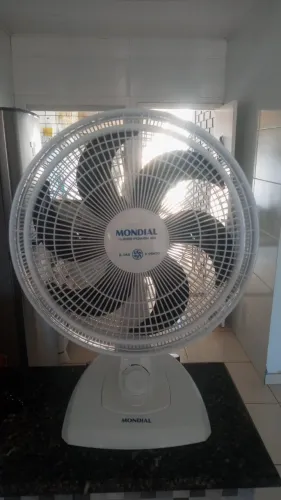 Dois ventiladores 1 Arno e 1 mondial 40 cm 