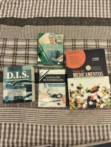 Vendo kit completo para estudantes e profissionais de enfermagem.