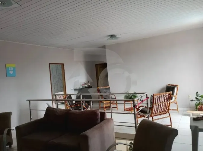 Casa com Piscina, Varanda e Cerca Elétrica à Venda no Paraíso do Sul