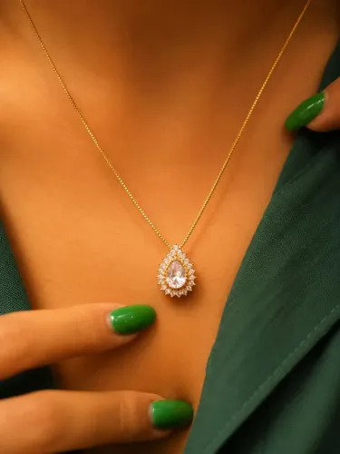 Colar com pingente de gota de água em zircônia banhado a ouro18k