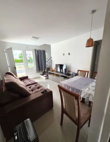 Casa de 2 quartos + escritório na QC 08