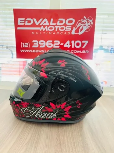 Capacete Butterfly matt preto e rosa tam 60. Av barão de Jacareí 1025 Jacareí