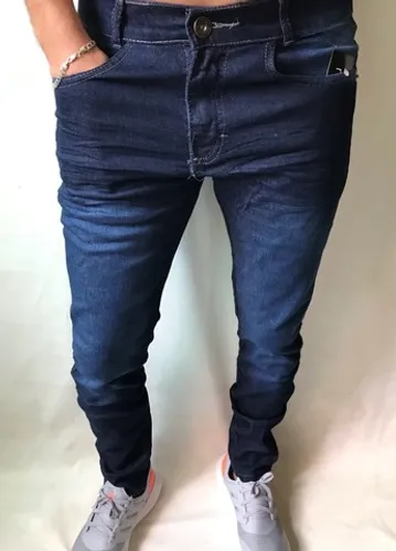 Calça jeans masculina e calça sarja preta com elastano skinny