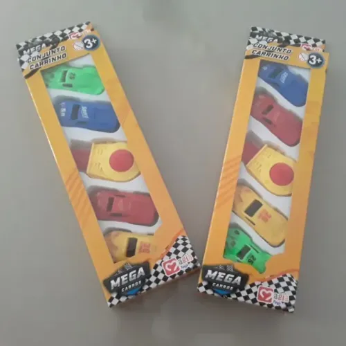Kit carros cobtem 4 carrinhos em plástico com 1 lançador