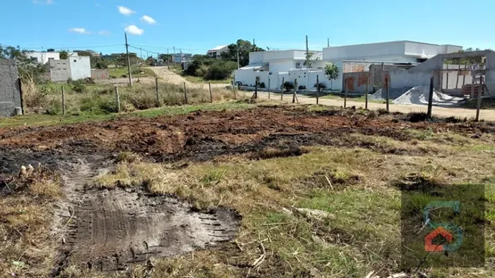 Terreno independente com 656m² - Vila do Peró - Cabo Frio