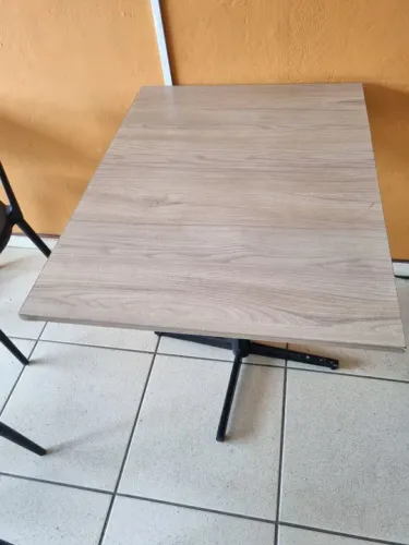 Mesa em Madeira pinus Amadeirada