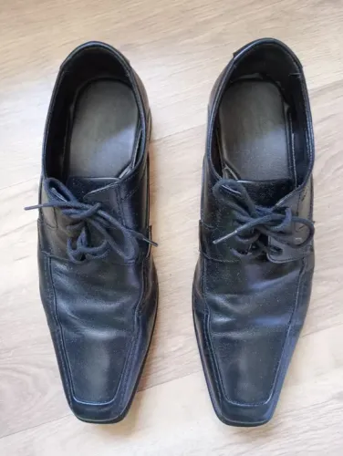 SAPATO SOCIAL MASCULINO 'DEMOCRATA BICO QUADRADO COM CADARÇO.<br>NÚMERO 40
