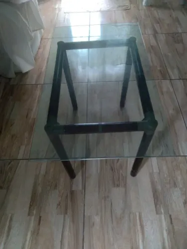 Mesa de centro parte superior em vidro