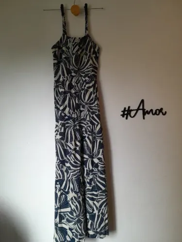 Vestido em tecido 100% Viscose com estampa de Flores Azul Marinho e Branco - Tam.: M   