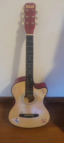 Violão Acústico LOUD com adesivos