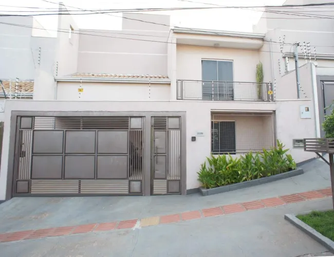 Sobrado à venda, 3 quartos, Monte Castelo - Campo Grande/MS