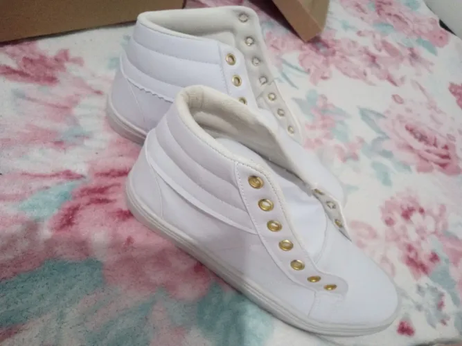 SAPATOS NOVOS NA CAIXA