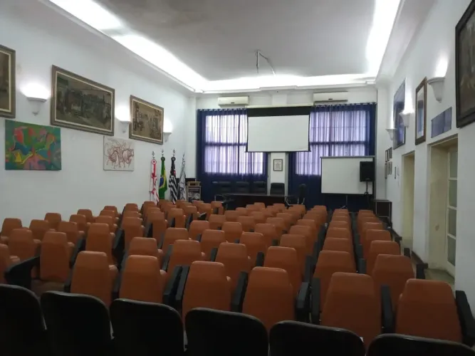 Salas comerciais próximas ao metrô Liberdade possui 90 metros quadrados em Centro - São Pa