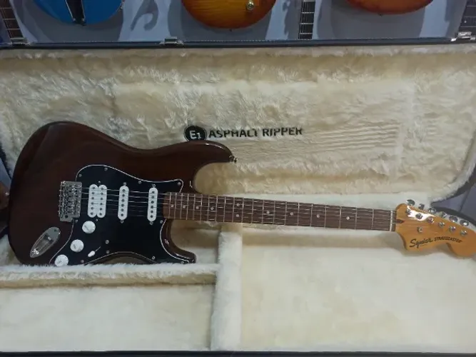 GUITARRA SQUIER CLASSIC VIBE 70´s  Stratocaster HSS