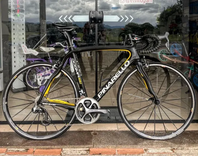 Bicicleta Pinarello Dogma 65 preto/amarela