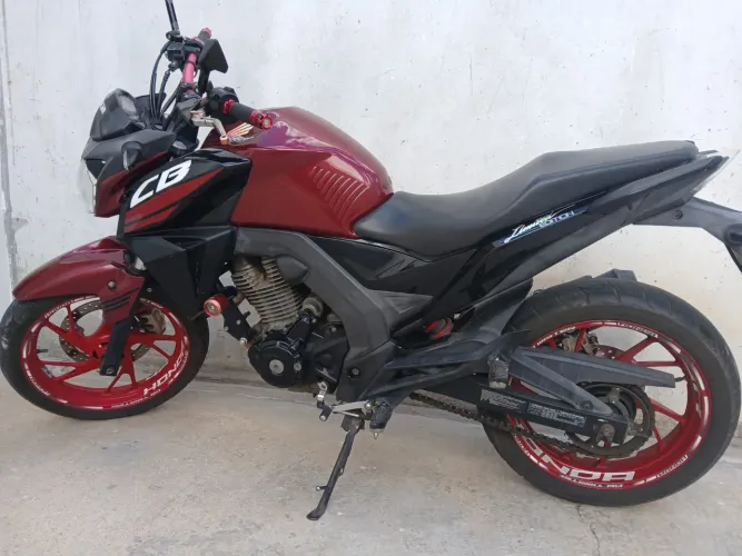 MOTO EM ÓTIMO ESTADO DE CONSERVAÇÃO, SÓ TRANSFERIR E APROVEITAR ESSA MÁQUINA 