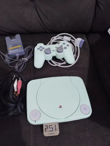 Playstation 1 - Mint Green - Completo!