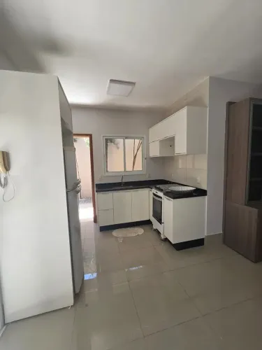 alugo casa de 2 quartos condomínio fechado Reserva san marino Goiânia