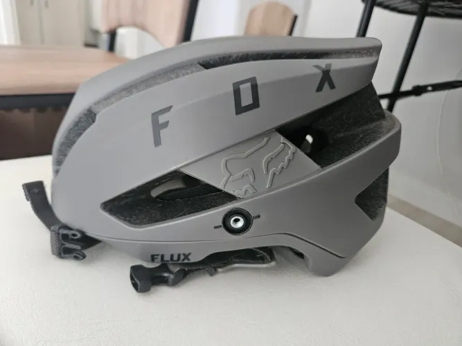 Capacete Fox flux solid crush 20 ciclismo<br><br>Pouco usado<br><br>250,00 reais