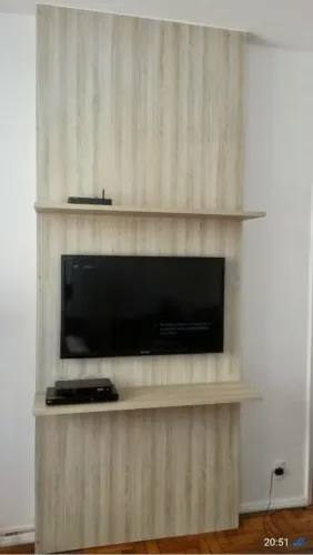 Painel para TV com Prateleiras