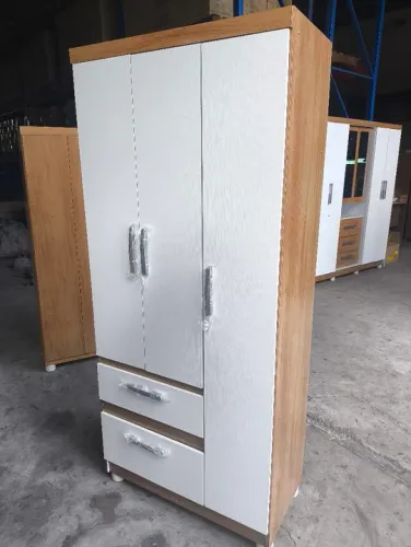 Guarda-roupa 3 portas com 2 gavetas