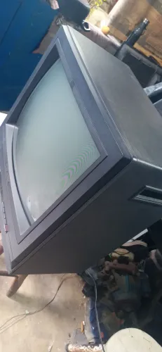 Tv de tubo antiga caixa de madeira 