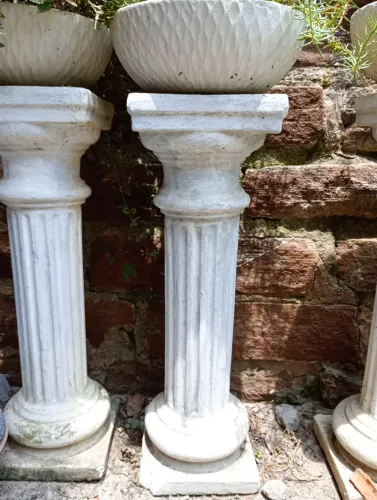 Pedestal de concreto (coluna grega)