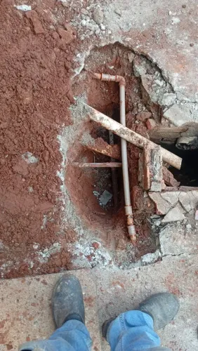 Caca vazamentos com aparelho eletrônico, infiltração em geral