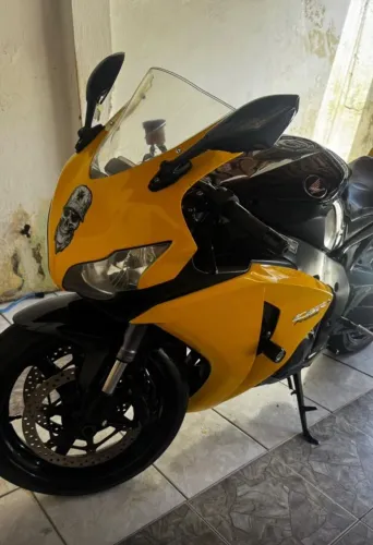 CBR 1000RR Fireblade - Edição Especial, impecável e abaixo da tabela!