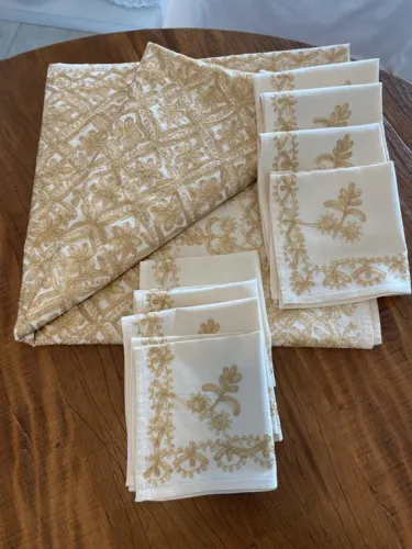 Toalha de jantar 2.00x2.00cm bordada libanesa