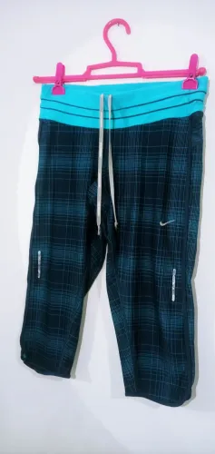 Calça Capri (corsário)Nike Plaid Azul e Preta "dri-fit . Tam.M/ Usada.