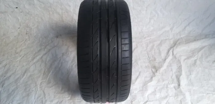 Pneu Pirelli Modelo P Zero  255/33/19 #137