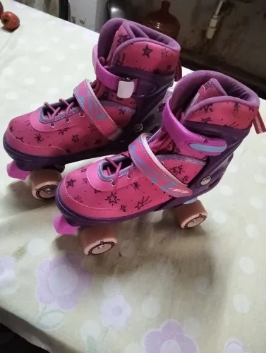 Patins quad  acompanha joelheira cotoveleira , capacete e caixa 